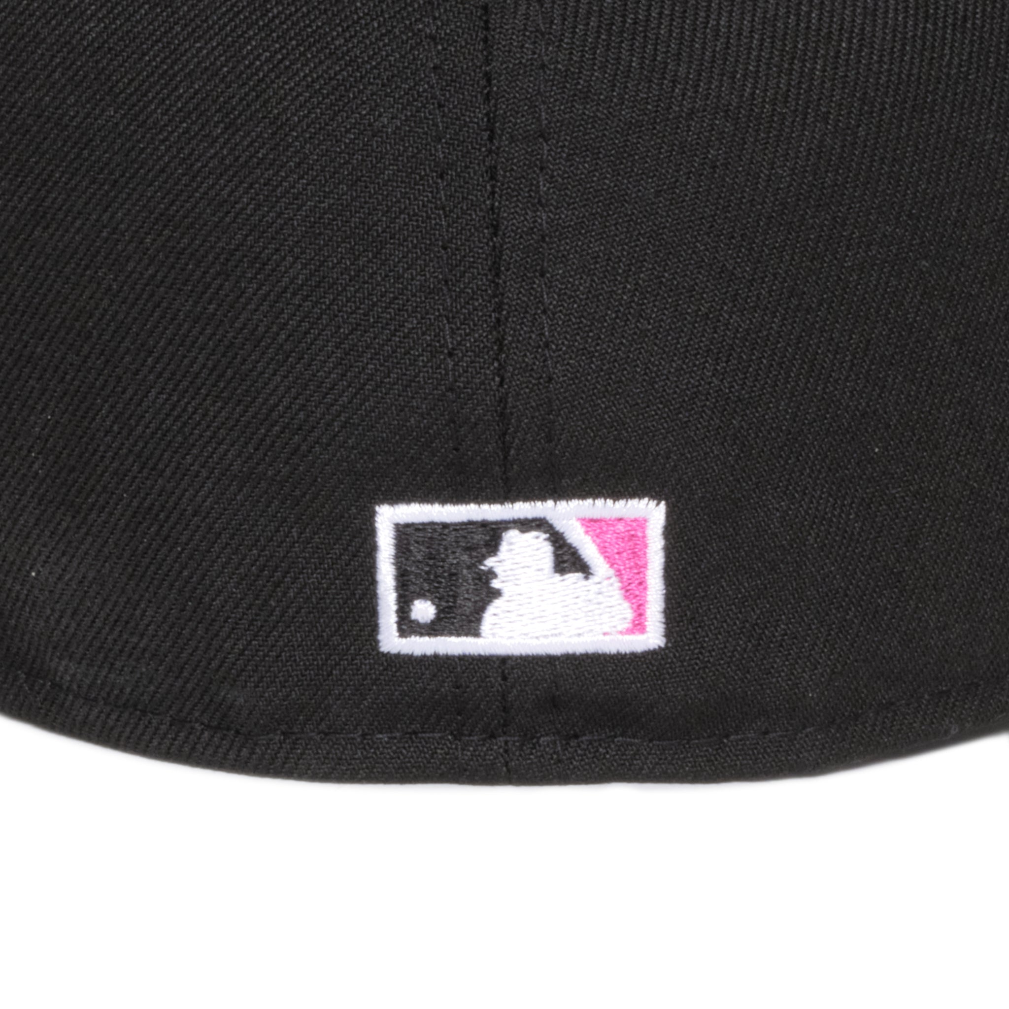 New York Yankees Black & Beetroot Pink 99 World Series Grey uv