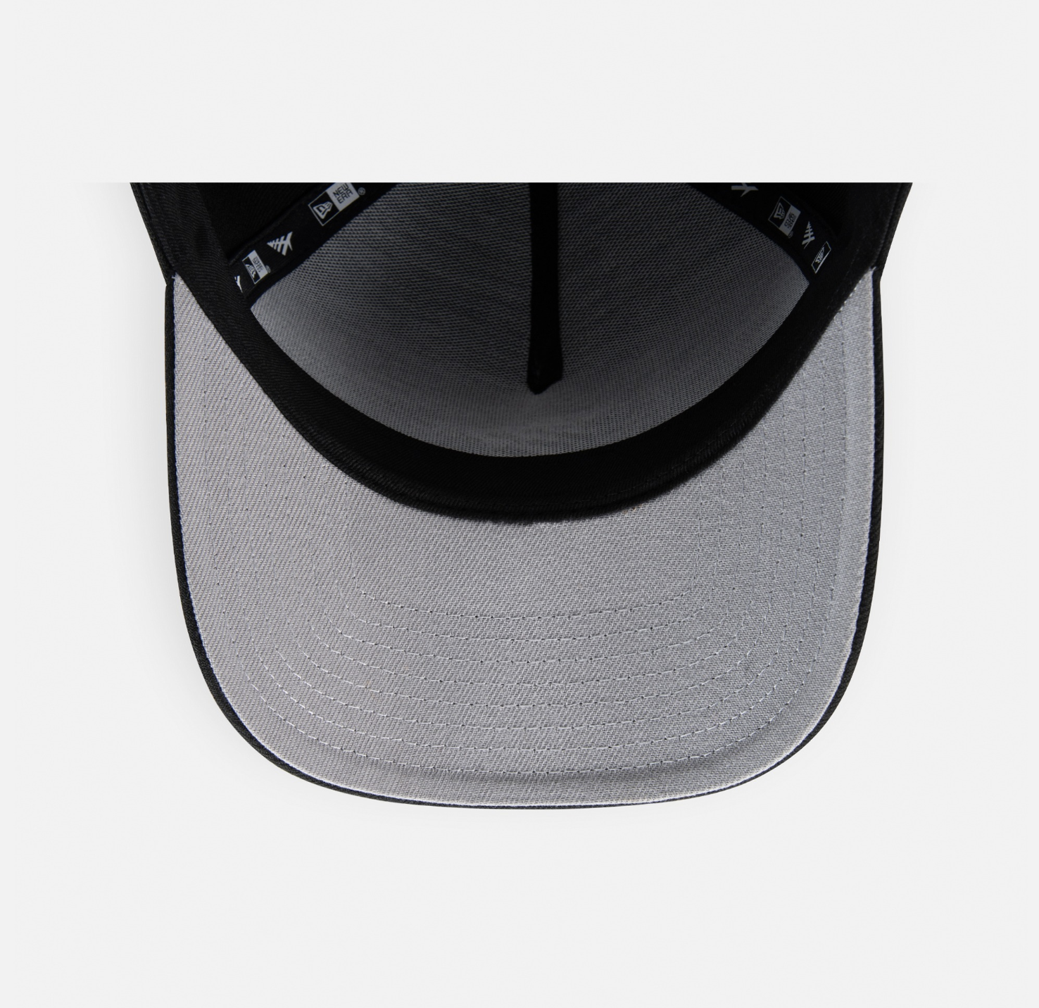Roc Nation Paper Planes Black white logo 940 Snap Back Grey uv